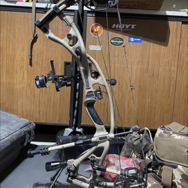 Hoyt Carbon RX-5 — Buckskin